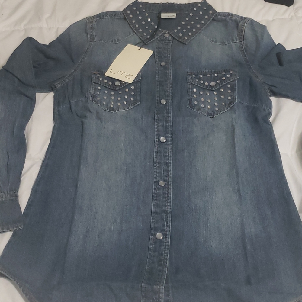 New boutique Denim shirt - Picture 6 of 13